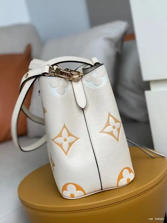 Cheap NÉONOÉ BB LOUIS VUITTON 0523